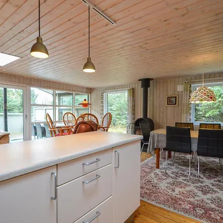 Three-bedroom With A Fireplace In Feriehus *