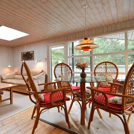 Three-bedroom With A Fireplace In Feriehus